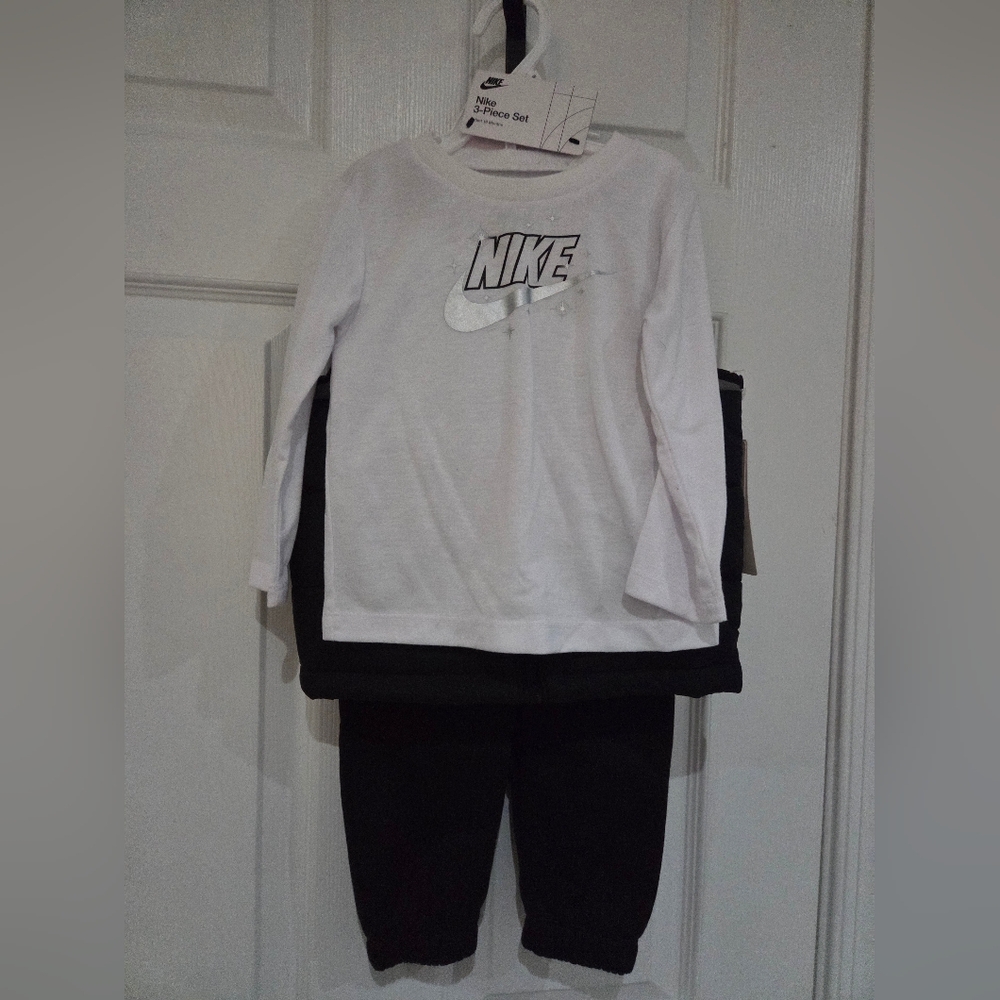 Nike White and Black Kids' Set